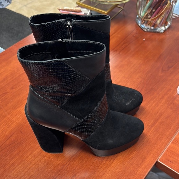 Vince Camuto platform boots size 10 // 091316 - Picture 1 of 3